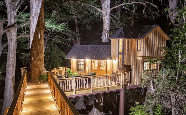 Treehouse Utopia lighted up
